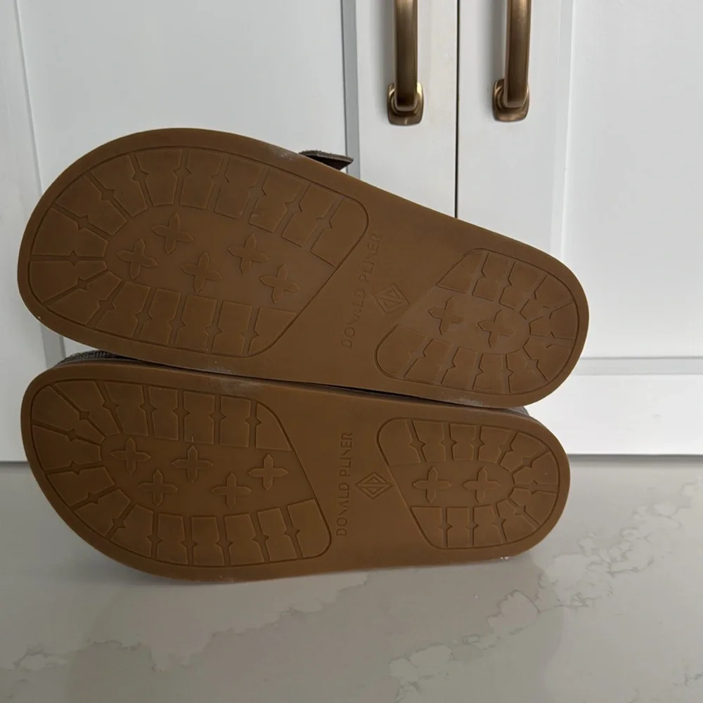 Donald Pliner suede sandals in size 5.5. - Picture 6 of 8